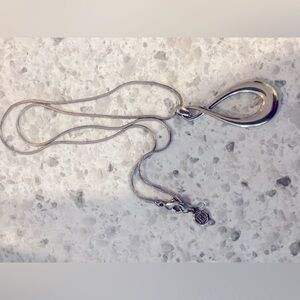 Elegant sterling Silver Chain Necklace w/sterling silver pendant